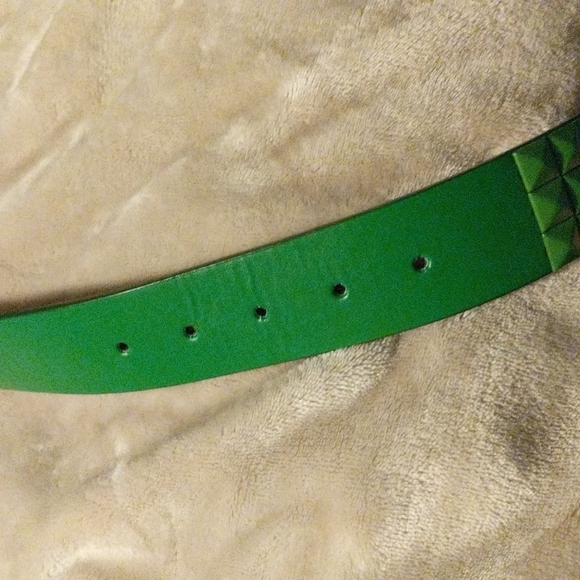 New green studded belt no tags. 34-36 - Picture 3 of 3